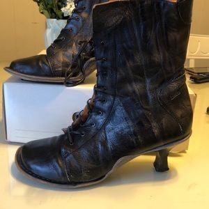 Distressed finish heeled lace up boot Bolo/Italy 8.5
